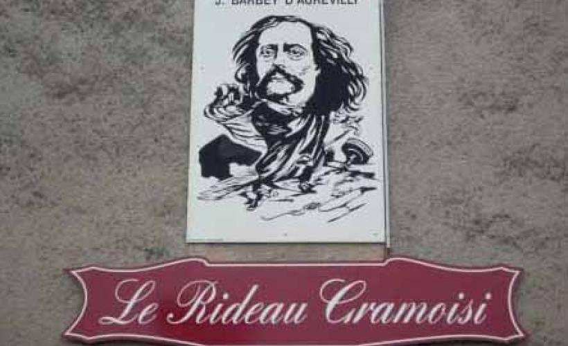 St Sauveur le Vicomte_R Le Rideau Cramoisi_Enseigne